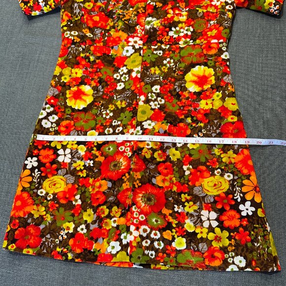 Groovy Floral Velveteen Bold Flower Power Print Lined Mini Dress Size Small - Picture 12 of 13